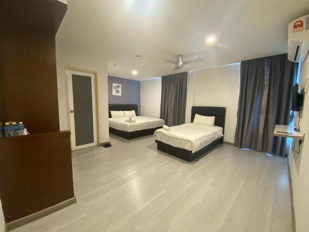 Havona Hotel - Taman Tropika Kulai Exteriör bild