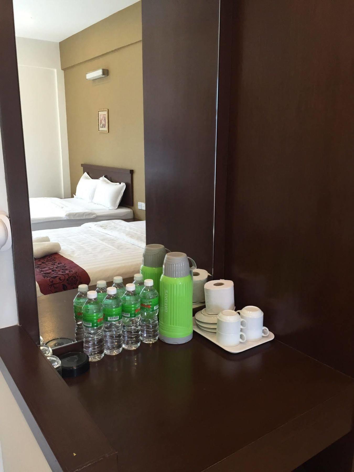 Havona Hotel - Taman Tropika Kulai Exteriör bild
