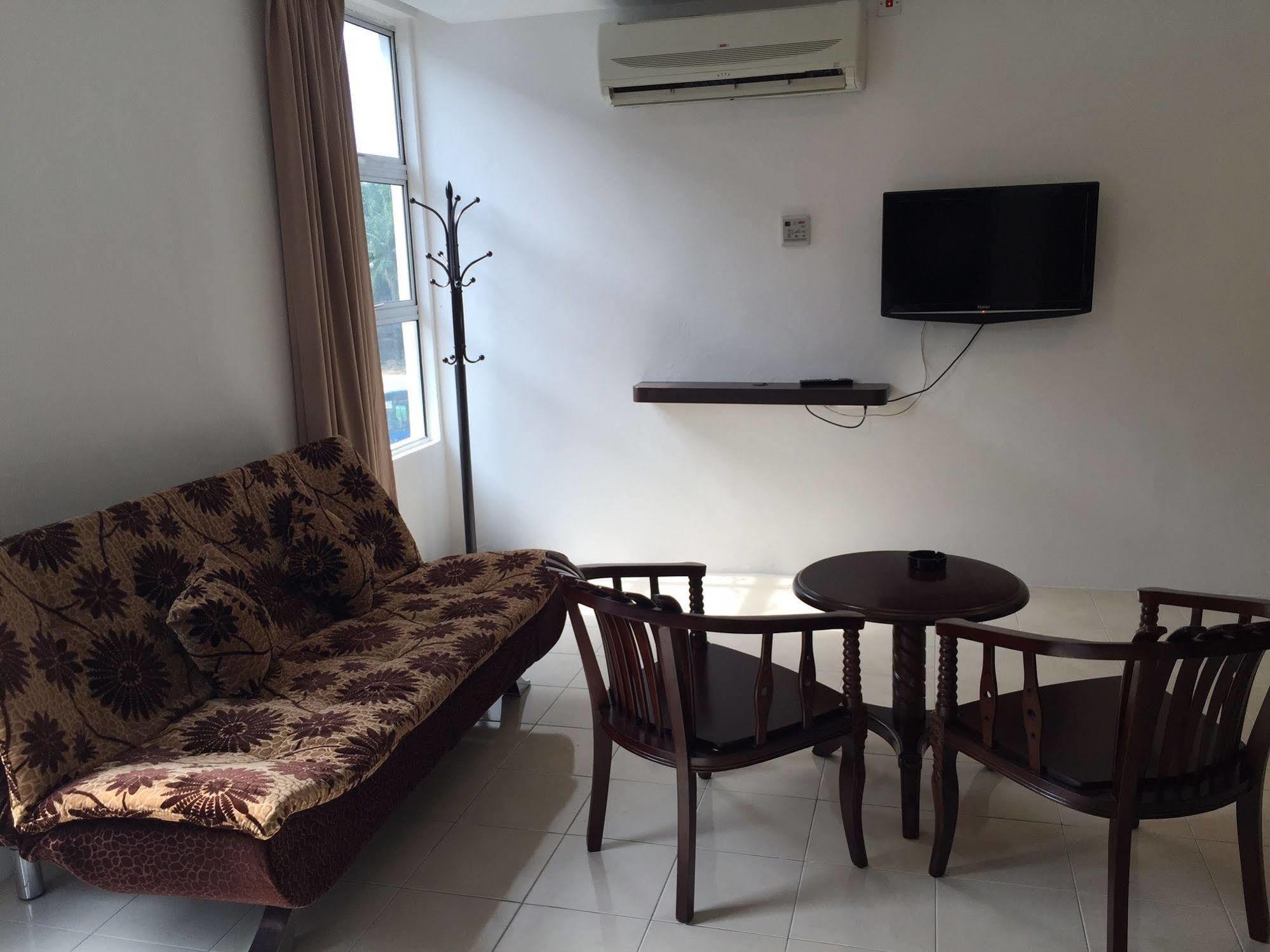 Havona Hotel - Taman Tropika Kulai Exteriör bild