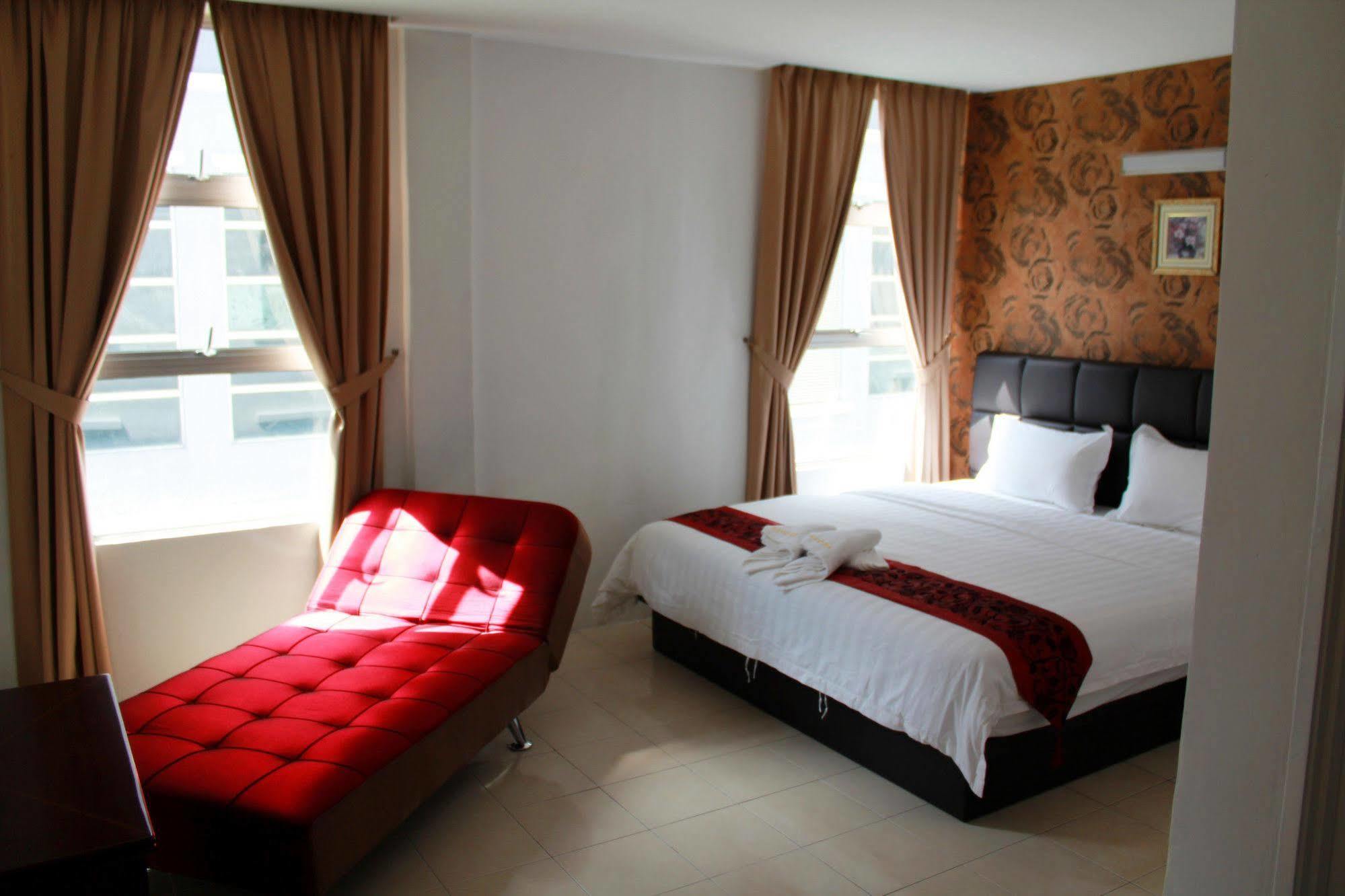 Havona Hotel - Taman Tropika Kulai Exteriör bild