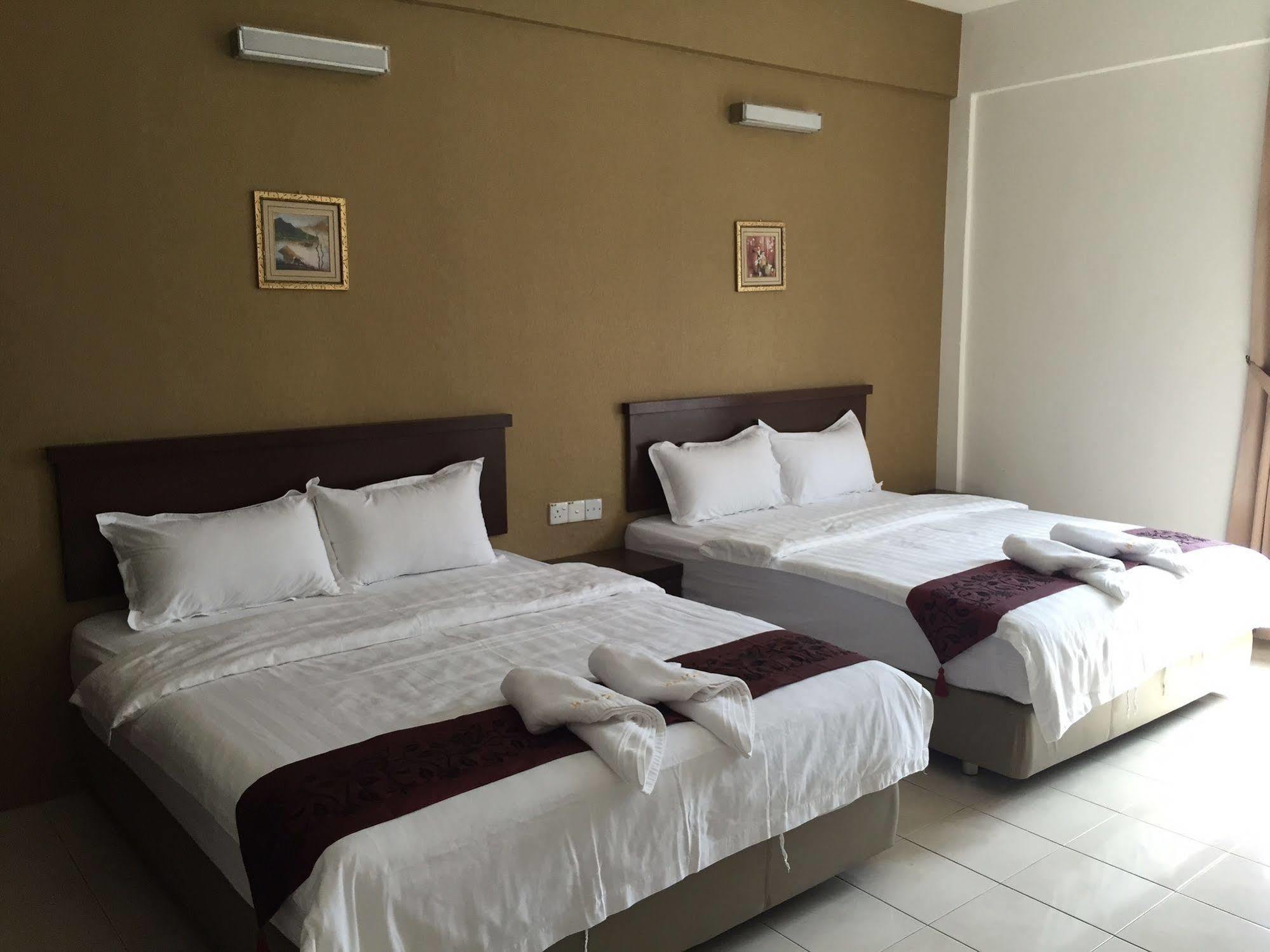 Havona Hotel - Taman Tropika Kulai Exteriör bild