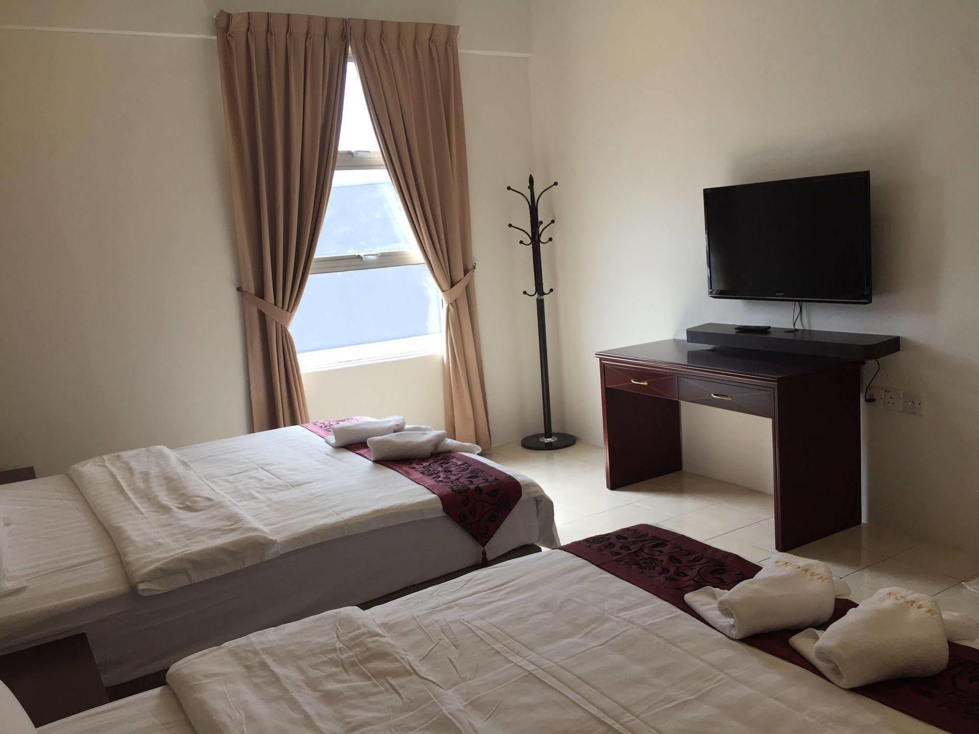 Havona Hotel - Taman Tropika Kulai Exteriör bild